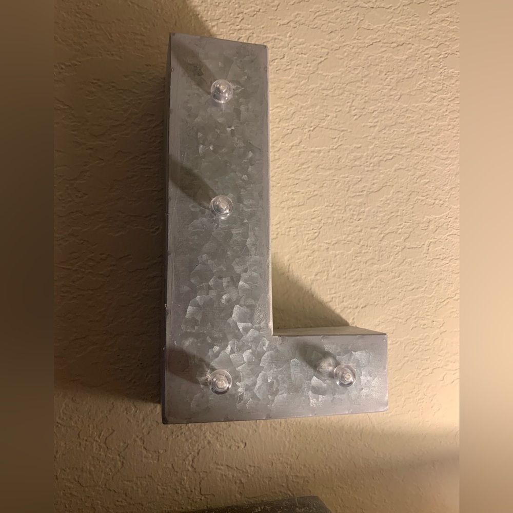Metal lighted initial “L” - Picture 2 of 3